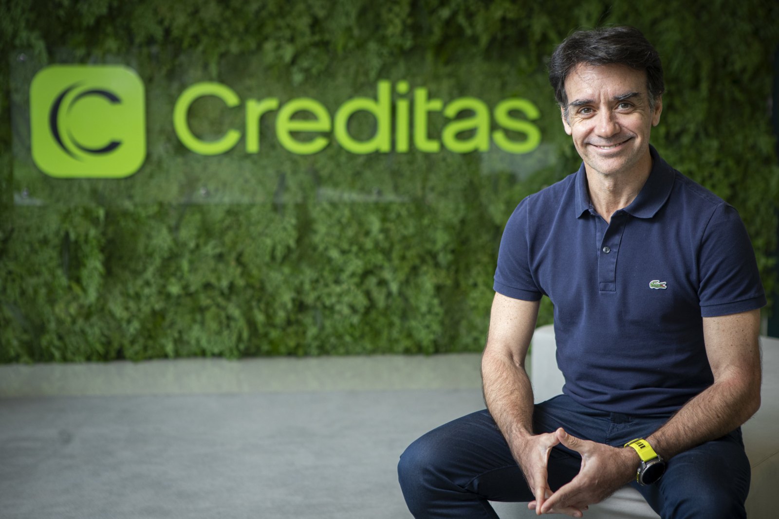 Creditas chega a US$ 1,6 bilhão em crédito, acelera pelo 9º trimestre seguido e produz 5,7 vezes mais por funcionário com IA